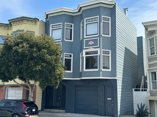 Building Photo - Bernal/Mission/Noe: Updated Flat w/ Shared...