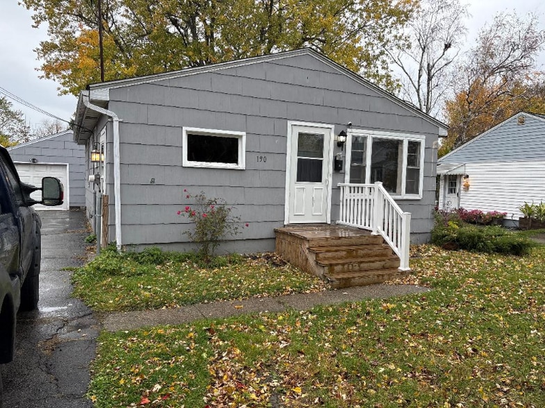 Building Photo - 190 Aurora Ave