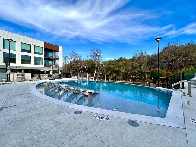 Building Photo - Bright & Spacious 1 Bedroom, 1 Bathroom with Resort-Style Amenities