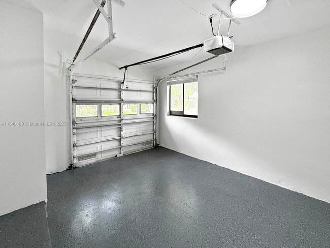 Building Photo - 9348 Chelsea Dr S