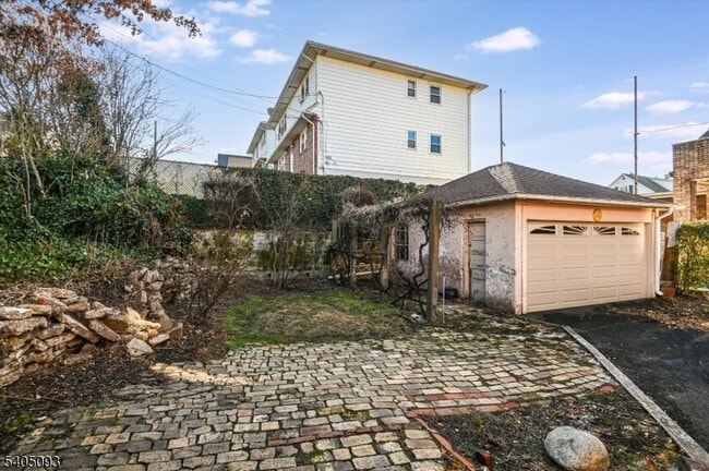 Building Photo - 265 McBride Ave