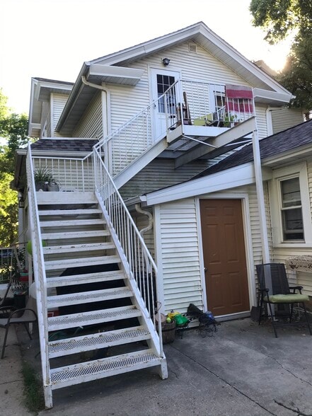 Building Photo - 407 Grace St