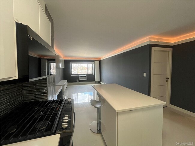 Building Photo - 666 Pelham Rd