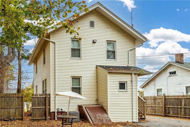 Building Photo - 2677 Dixwell Ave