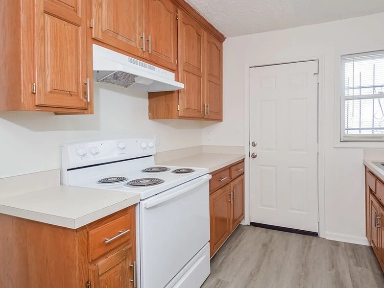 Building Photo - 5400 Swope Pky