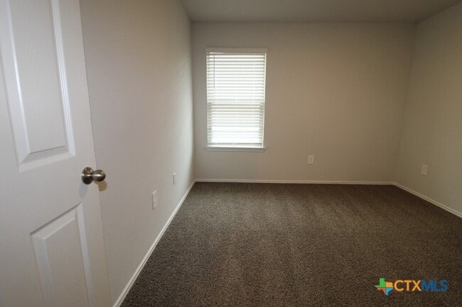 Building Photo - 2321 Aylesbury Dr