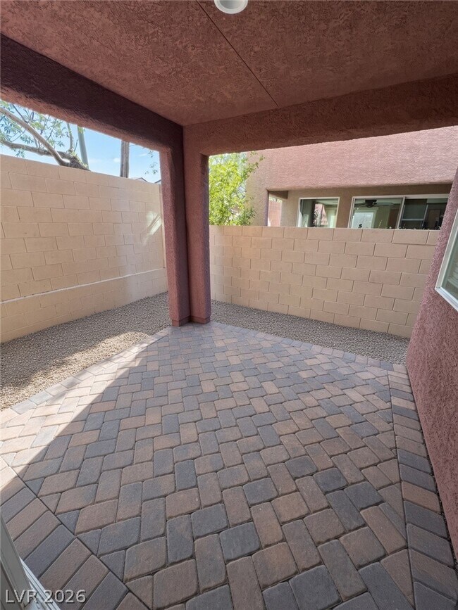 Building Photo - 10593 Hamdem Ave