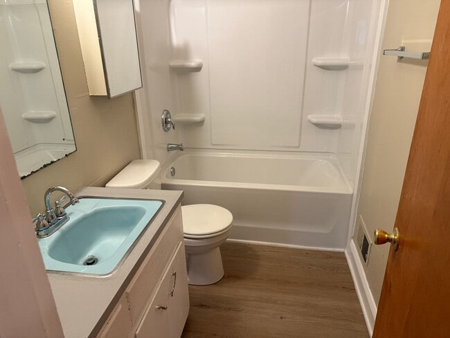 Building Photo - Beautifully Updated Two Bedroom Duplex