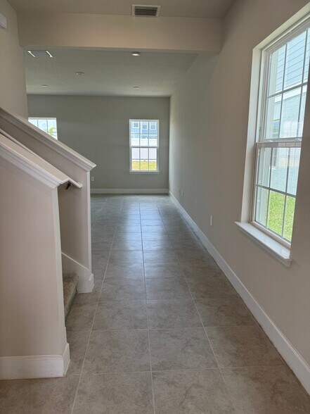 Building Photo - 14051 Crimson Ave