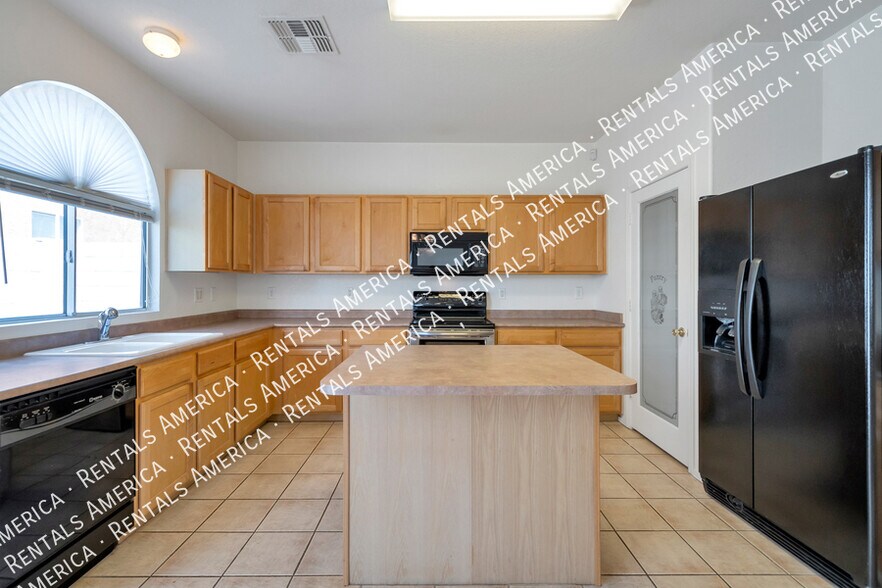 Building Photo - 1110 E Coppola St