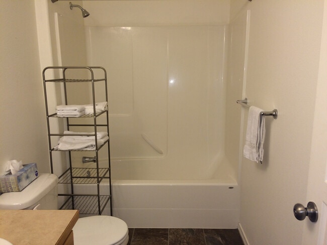 Building Photo - Cute 3 bedroom, 2 bathroom!!