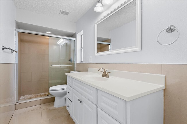 Building Photo - 842 SW 68th Ave