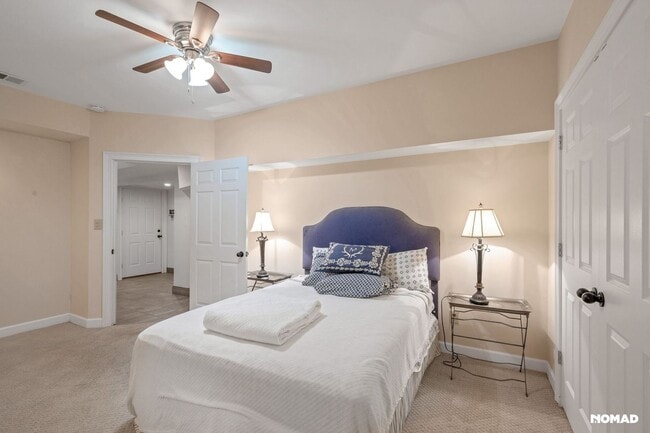 Building Photo - Stunning 4BR Townhome in Paces West Community