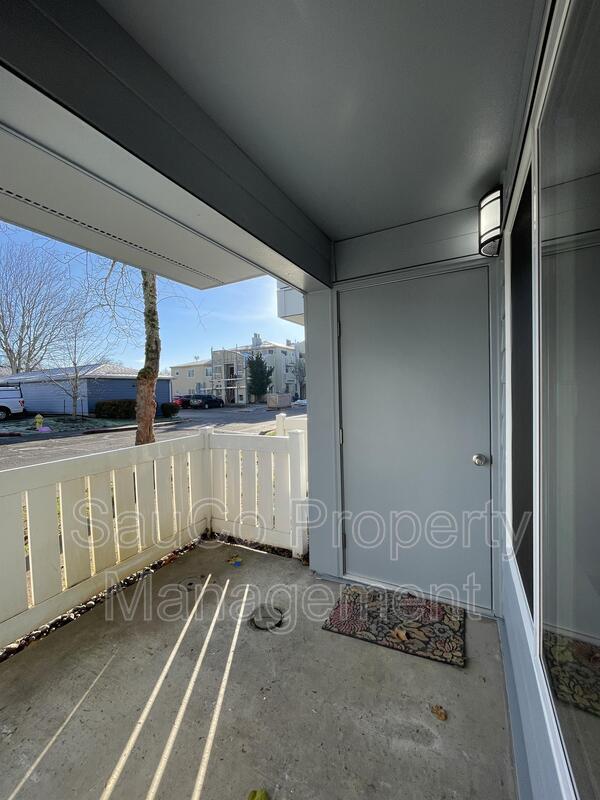 Building Photo - 6044 SE Drake St