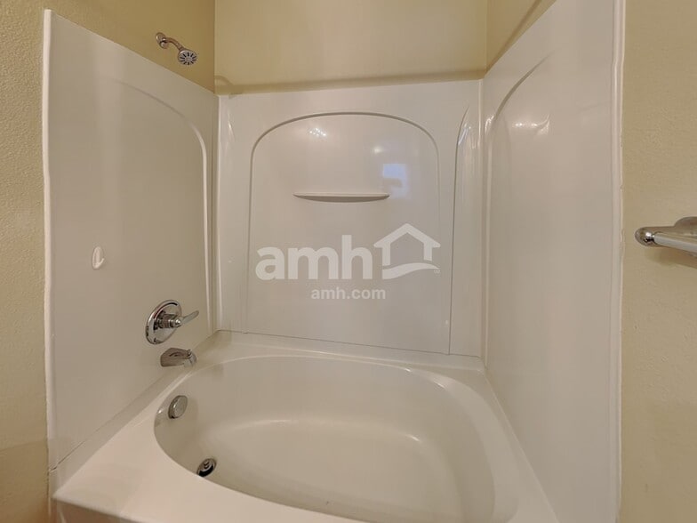 Building Photo - 2136 Summit Way