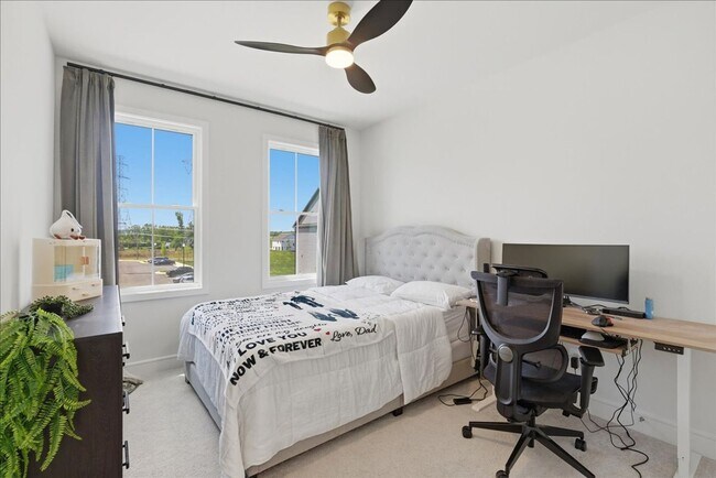 Building Photo - Welcome to this stunning, newly built 2025 townhome nestled in the heart of Brambleton
