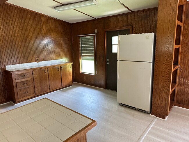 Building Photo - 1053 Pointe Claire Dr