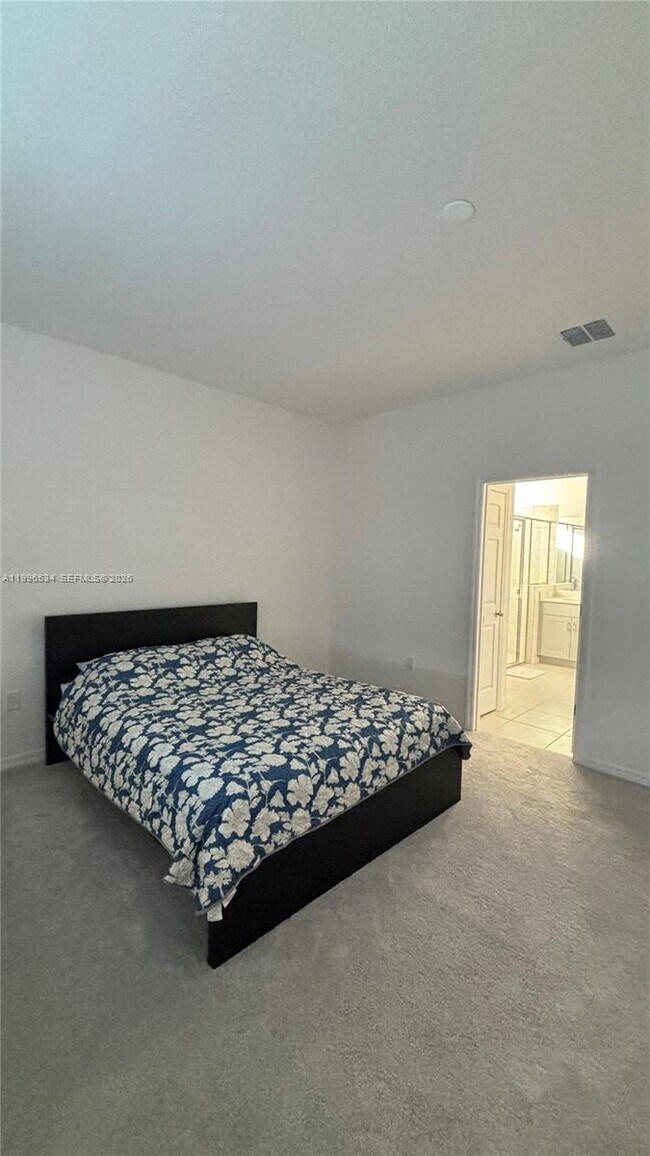 Building Photo - 219 Bottle Brush Dr