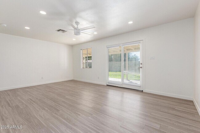 Building Photo - 5306 N 8th Ave