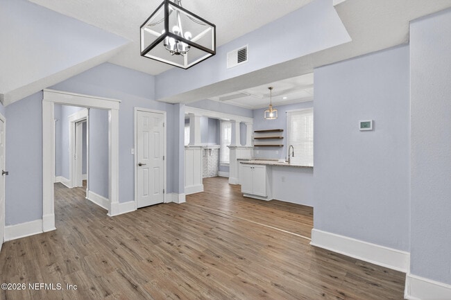 Building Photo - 310 W 10th St