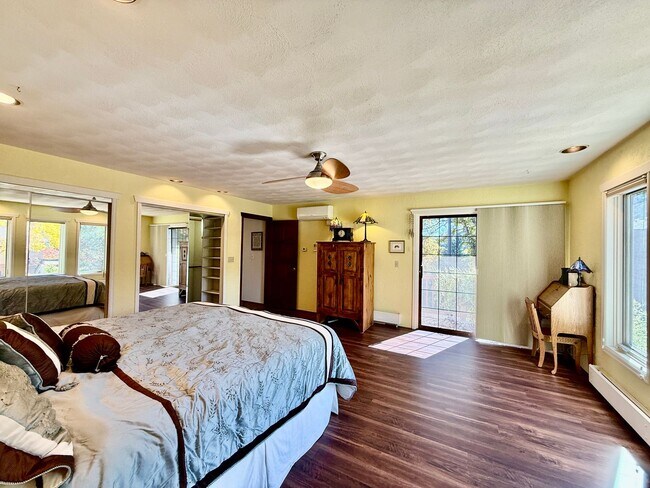 Building Photo - Historic Manitou Springs Home for Rent – M...