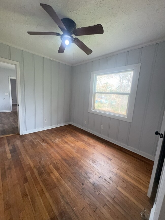 Building Photo - 320 Lawrence Rd