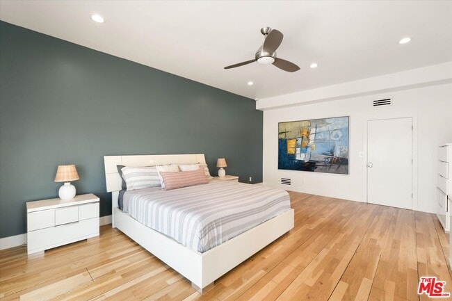 Building Photo - 6419 Ocean Front Walk