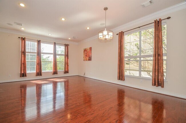 Building Photo - 3325 Clearview Cir