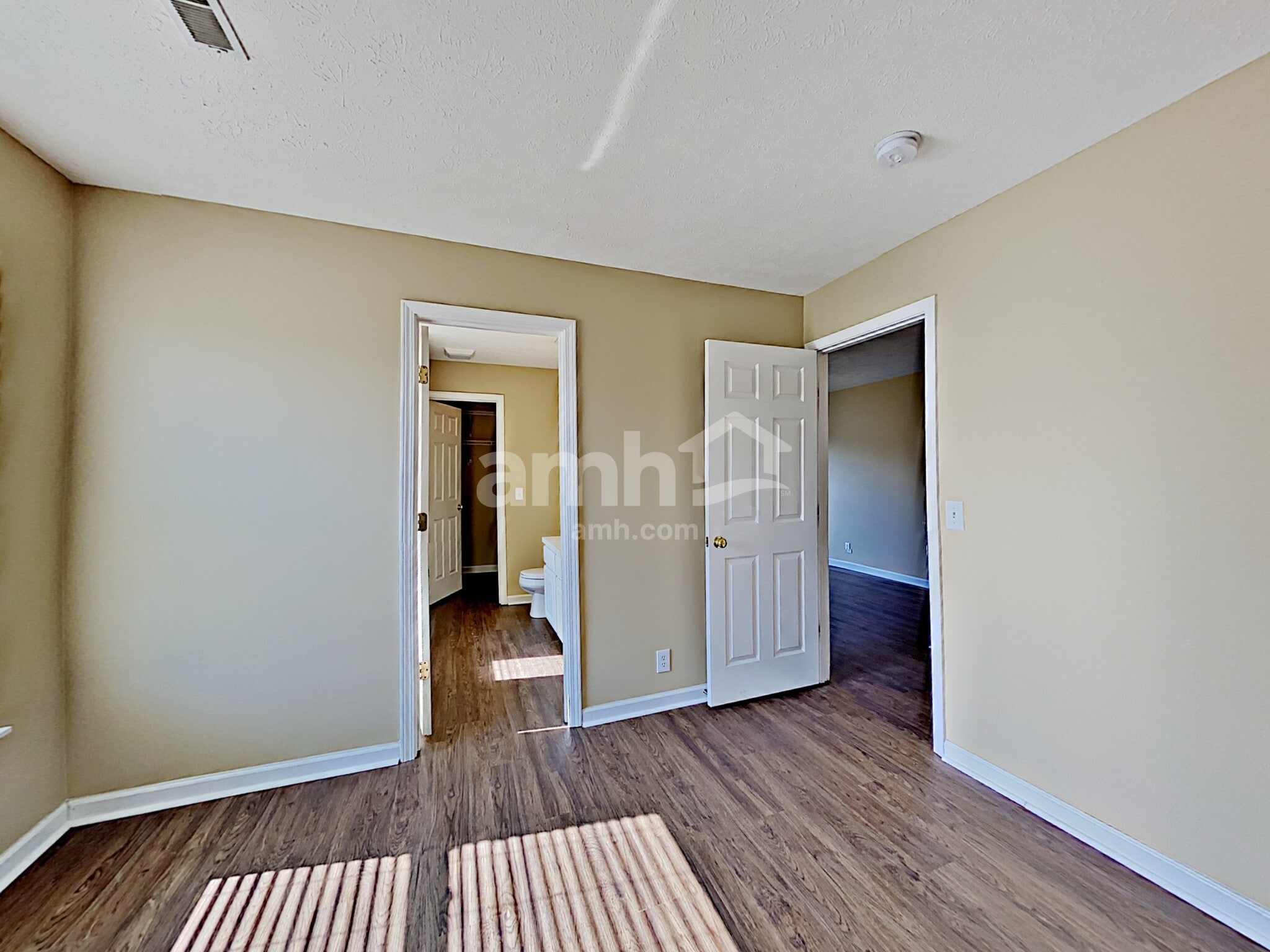 Building Photo - 4060 Longfellow Dr