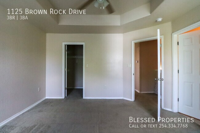 Building Photo - 1125 Brown Rock Dr