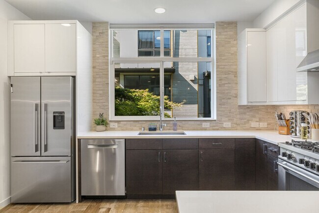 Building Photo - 722 3rd Ave N