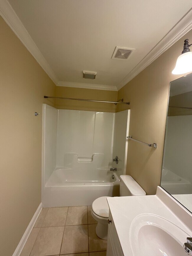 Building Photo - 852 Hamilton Ct