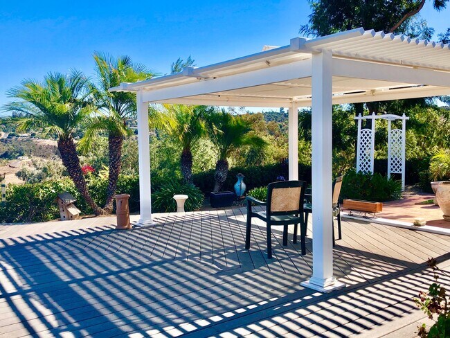 Building Photo - Beautiful Custom Home in Fallbrook, just m...