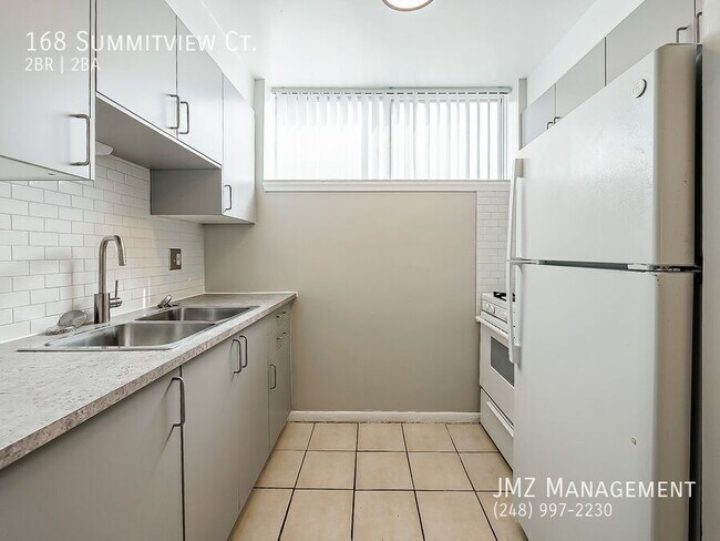 Building Photo - 168 Summit View Ct