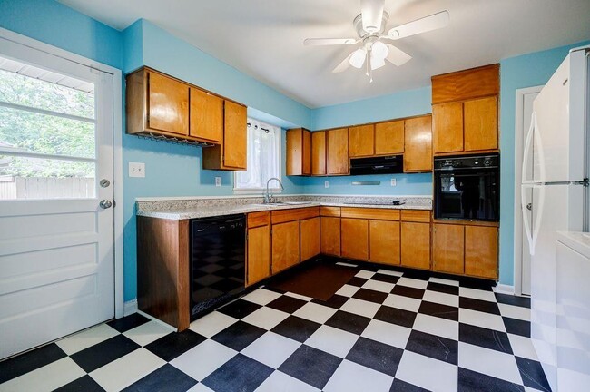 Building Photo - 119 Driftwood Pl