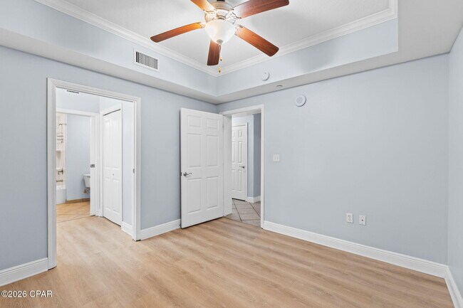 Building Photo - 2400 Grandiflora Blvd