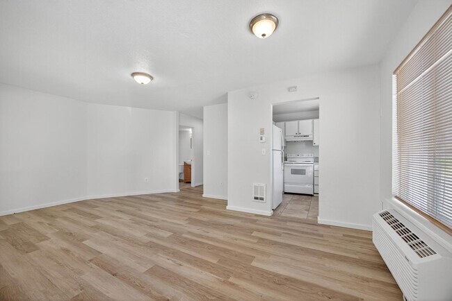 Primary Photo - 505 NW D St