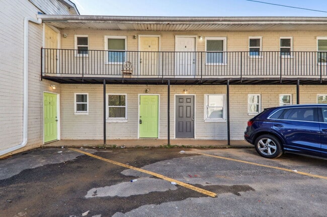 Building Photo - 615 Oliver St NW