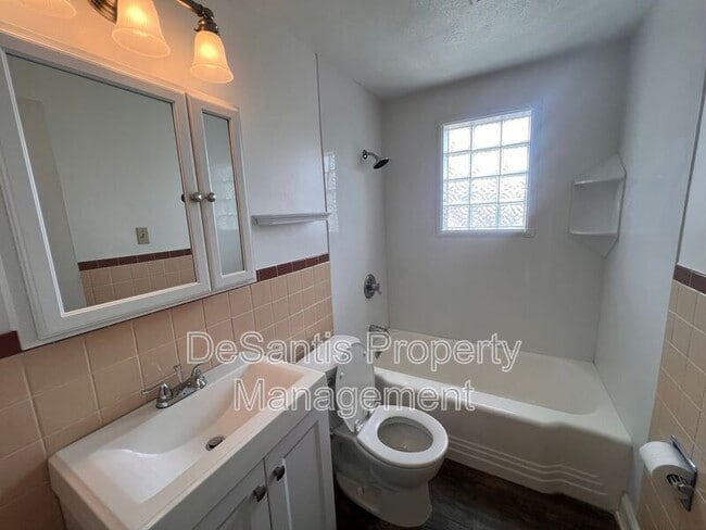 Building Photo - 1123 Clippert St