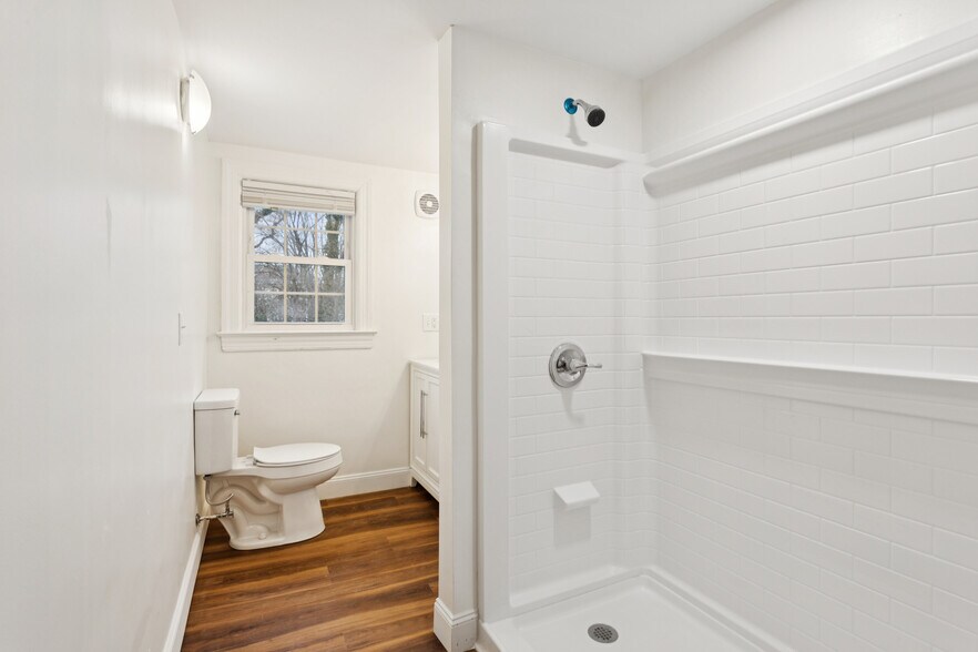 Building Photo - 12 Meadow Dr