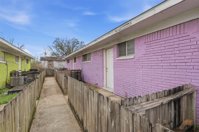 Building Photo - 7823 Glass St