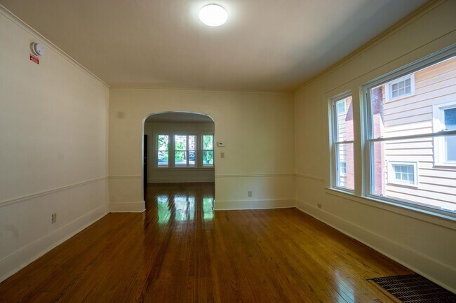 Building Photo - 853 Maryland Ave