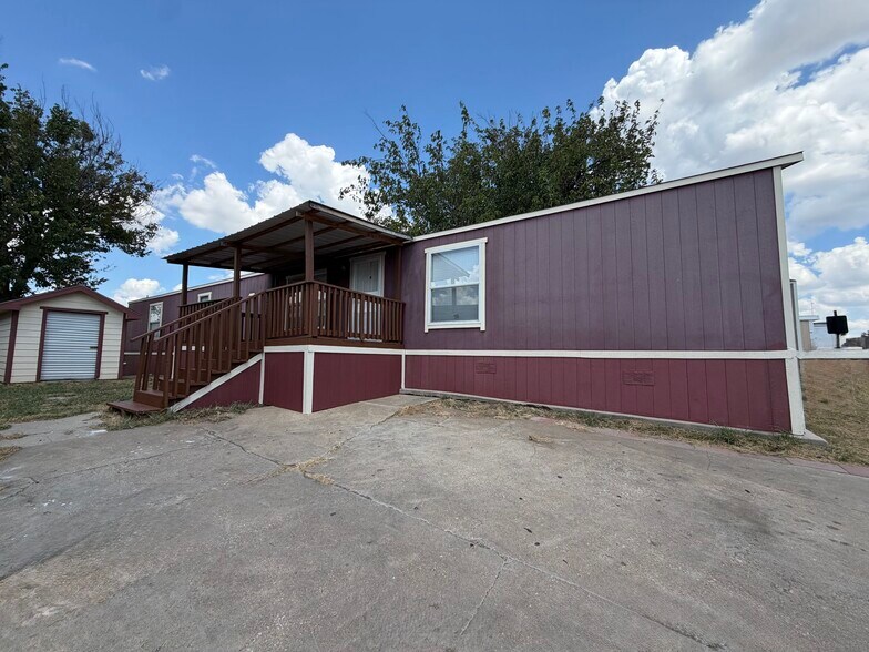 Building Photo - 709 N Collins Fwy