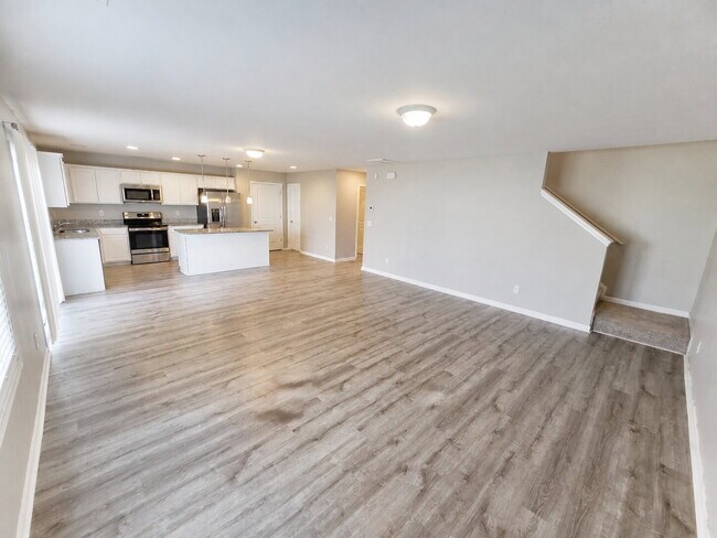 Building Photo - 721 Tanager Ln