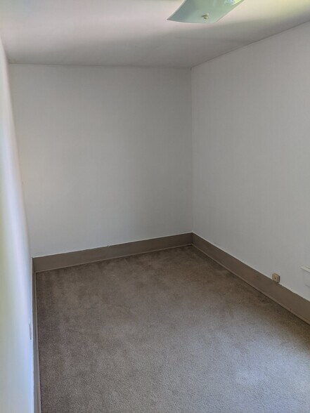 Building Photo - 112 S Hecla St