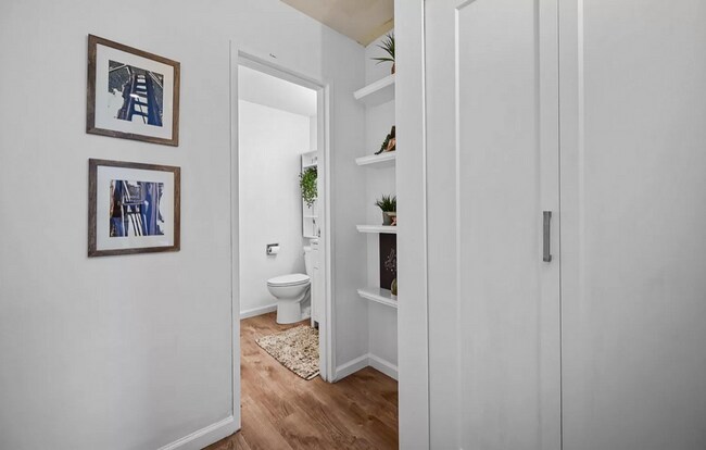 Building Photo - Adorable Remodeled Studio! Walk to Lake Merritt, Trader Joes, Whole Foods! Parking Included!