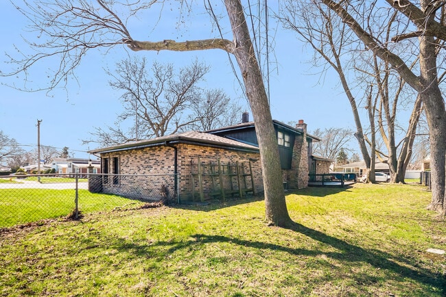 Building Photo - 15369 Ingleside Ave