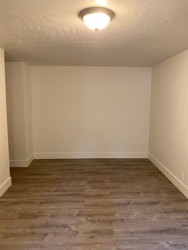 Building Photo - Cute Updated Home Near Shopping and Downtown Chico