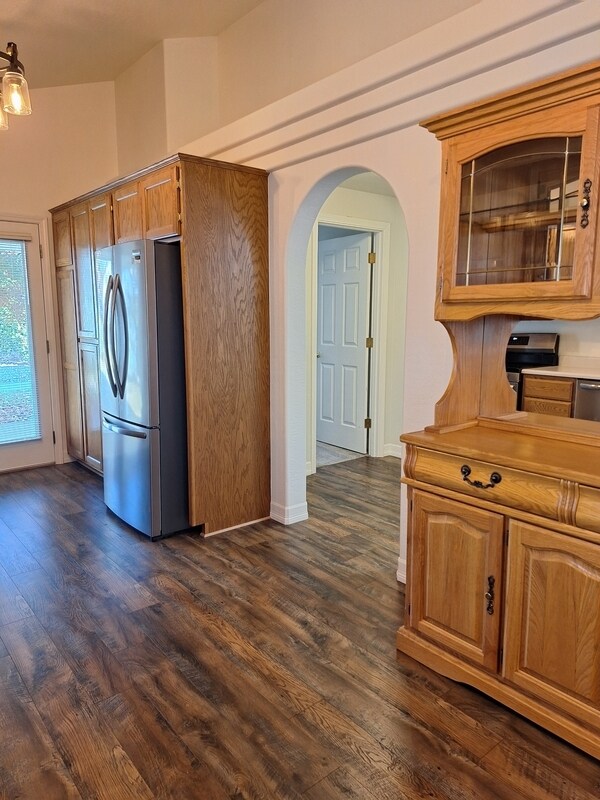 Building Photo - 3535 Village Dr