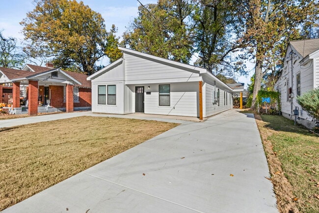 Building Photo - 2853-2855 CHOCTAW AVE